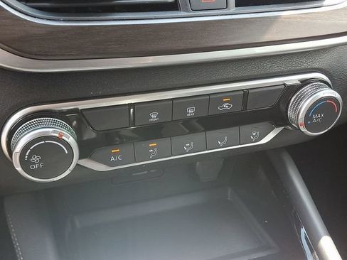 Used 2023 Nissan Altima 2.5 SV AWD/4WD image 16