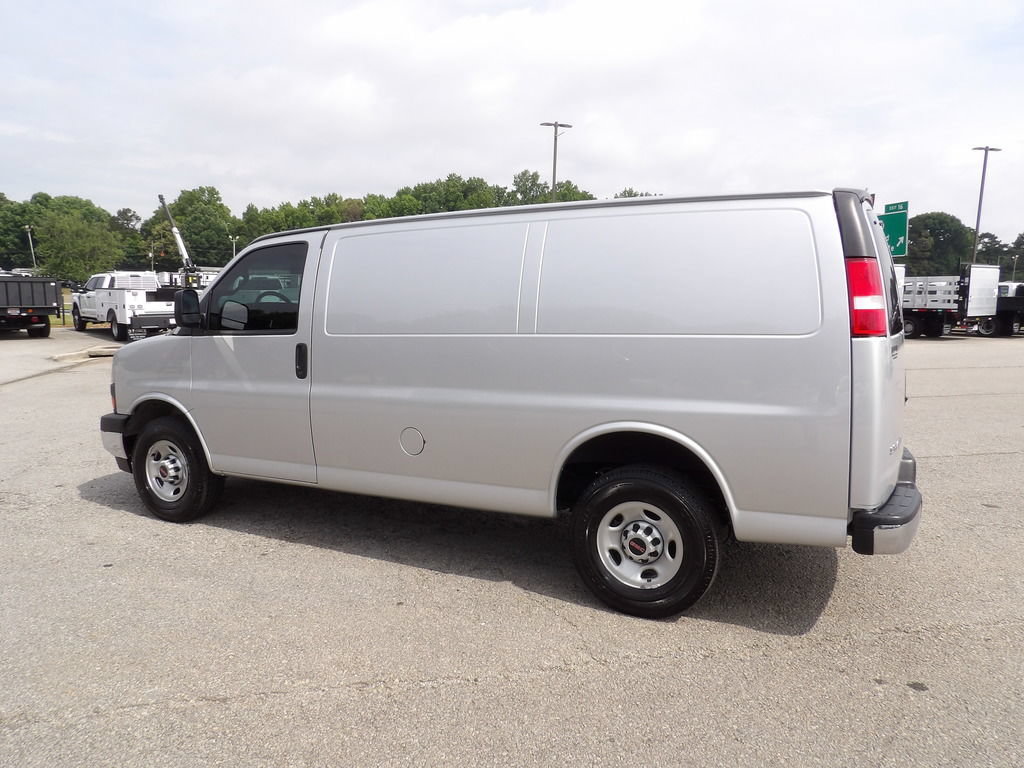 Used 2023 GMC Savana 2500 w/ Driver Convenience Package RWD image 4
