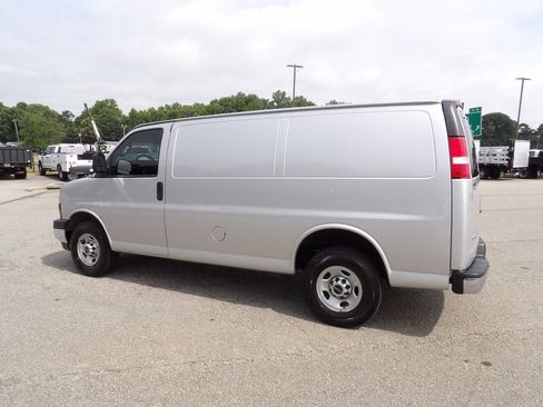 Used 2023 GMC Savana 2500 w/ Driver Convenience Package RWD image 4