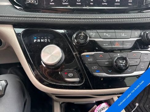 Used 2022 Chrysler Pacifica Touring-L w/ Uconnect Theater Family Group FWD image 16