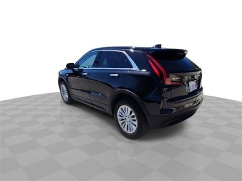 Used 2024 Cadillac XT4 Luxury w/ Cold Weather Package image 6