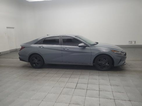 Used 2022 Hyundai Elantra SEL w/ Convenience Package FWD image 11