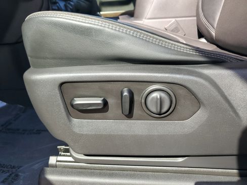 Used 2019 Chevrolet Silverado 1500 High Country w/ Technology Package image 14