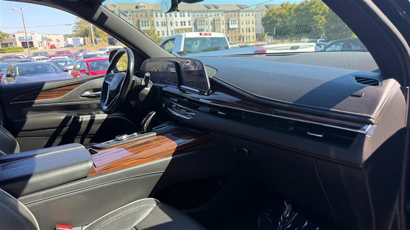 Used 2021 Cadillac Escalade Premium Luxury w/ Driver Assist Tech Package AWD/4WD image 7