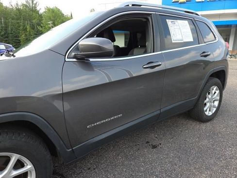 Used 2014 Jeep Cherokee Latitude w/ Cold Weather Group FWD image 33