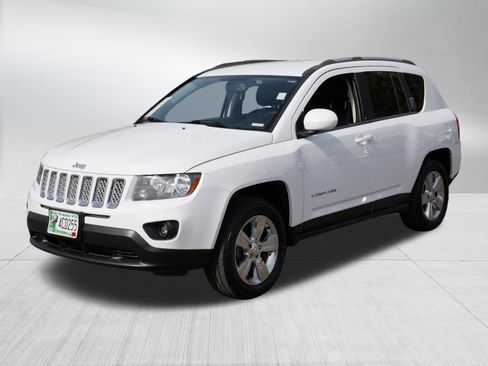 Used 2015 Jeep Compass Latitude AWD/4WD image 3
