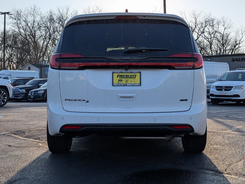 New 2026 Chrysler Pacifica Select w/ S Appearance Package AWD/4WD image 6
