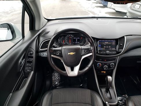 Used 2020 Chevrolet Trax LT w/ LT Convenience Package image 14
