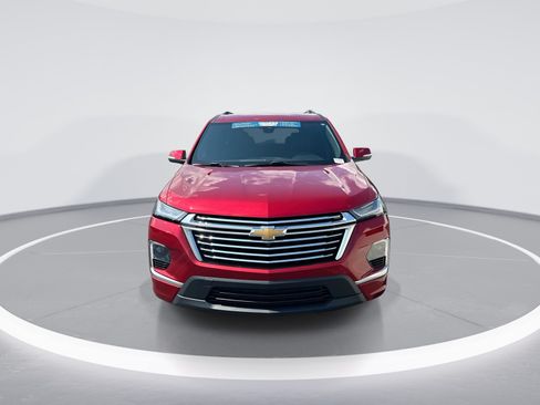 Used 2023 Chevrolet Traverse Premier FWD image 3