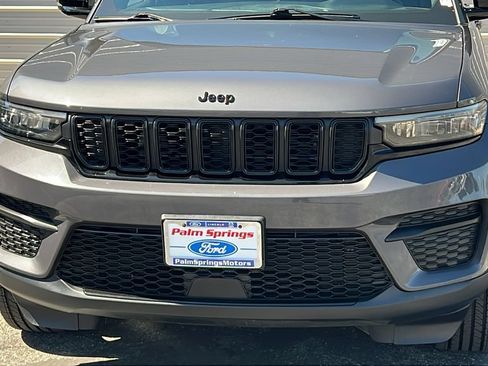 Used 2023 Jeep Grand Cherokee Altitude AWD/4WD image 3