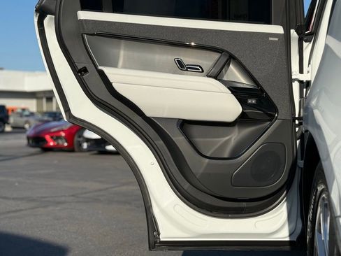 Used 2024 Land Rover Range Rover Sport SE image 41