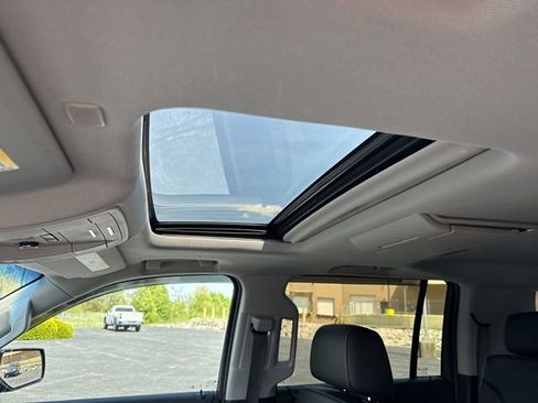 Used 2018 Chevrolet Suburban LT AWD/4WD image 16