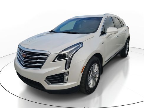 Used 2018 Cadillac XT5 FWD image 3