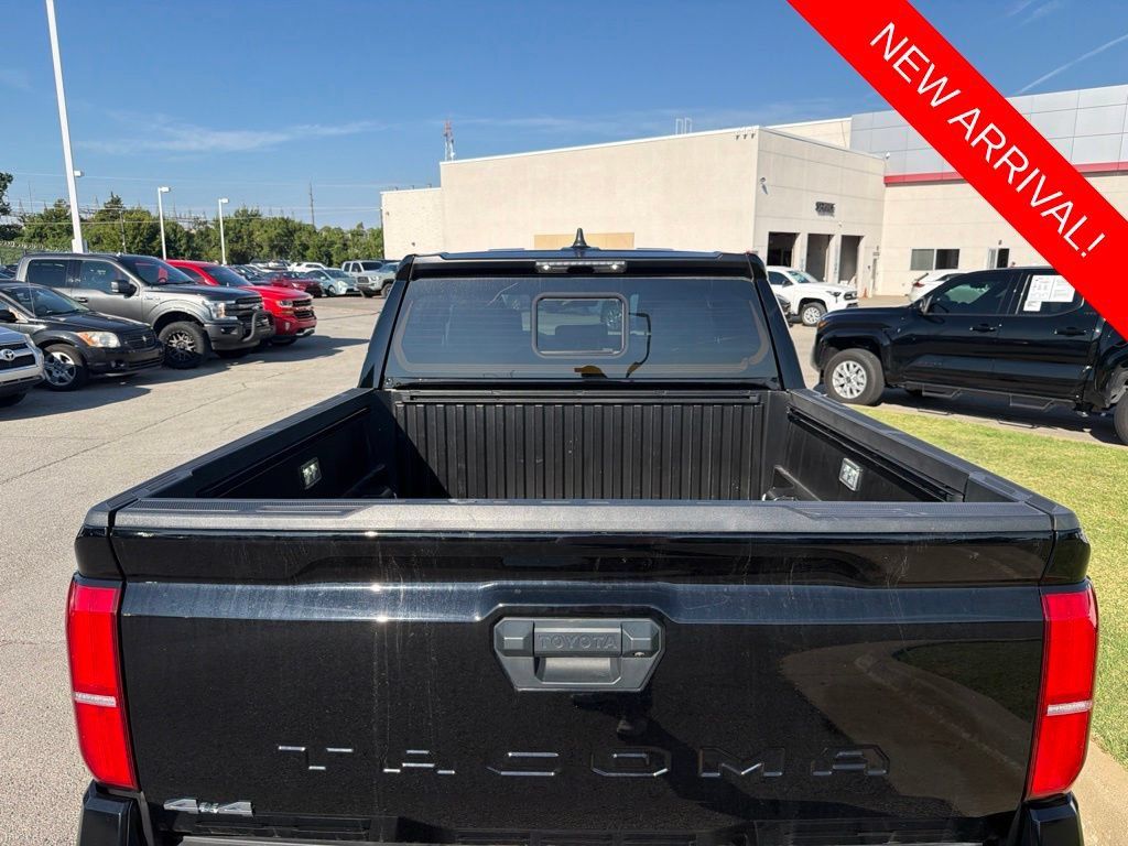 Used 2025 Toyota Tacoma SR5 w/ SR5 Upgrade Package AWD/4WD image 5