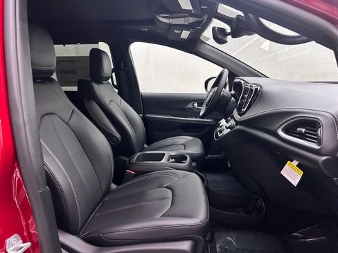 New 2026 Chrysler Pacifica Select image 19