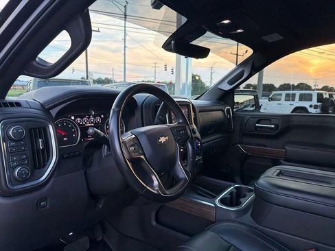 Used 2021 Chevrolet Silverado 1500 High Country w/ Technology Package AWD/4WD image 33