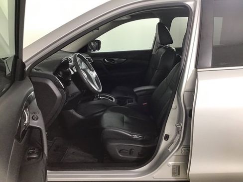 Used 2016 Nissan Rogue SL w/ SL Premium Package image 9