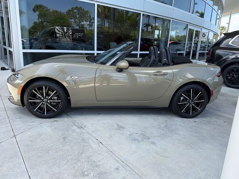 Used 2024 MAZDA MX-5 Miata Grand Touring w/ Weather Package RWD image 2
