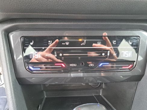 Certified 2024 Volkswagen Tiguan SEL R-Line image 21