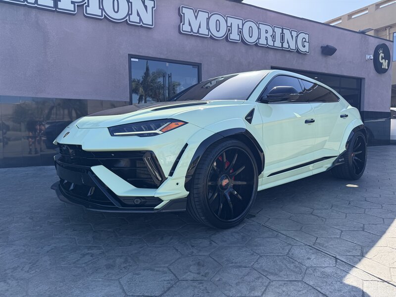 Used 2024 Lamborghini Urus Performante AWD/4WD image 2