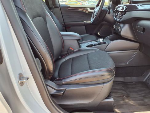 Certified 2025 Ford Escape ST-Line FWD image 11