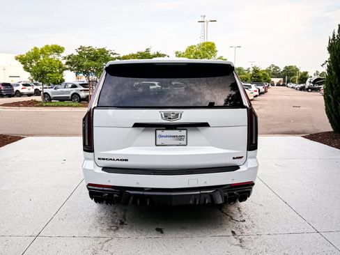 Used 2026 Cadillac Escalade V w/ LPO, ONYX Package AWD/4WD image 9