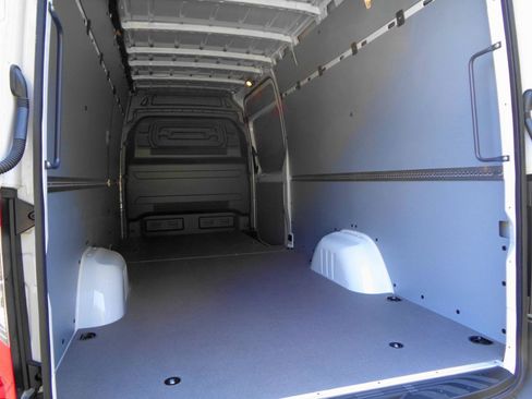 Used 2025 Mercedes-Benz Sprinter 2500 image 14