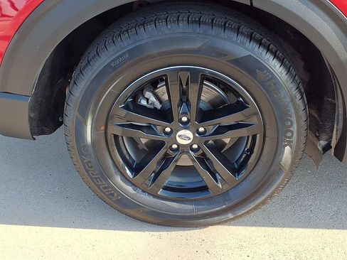 Used 2024 Ford Explorer XLT w/ Equipment Group 202A RWD image 8