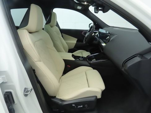 Certified 2025 BMW X3 xDrive30i w/ Convenience Package image 21