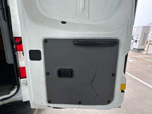 Used 2016 Nissan NV 2500 SV image 28