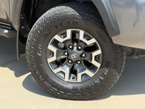 Used 2023 Toyota Tacoma TRD Off-Road w/ Technology Package AWD/4WD image 2
