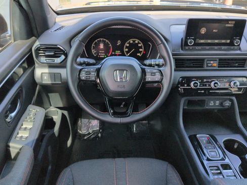 Used 2025 Honda Pilot Sport image 16