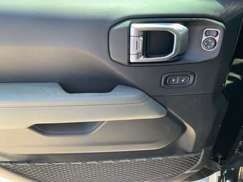 New 2025 Jeep Gladiator Mojave w/ Convenience Group image 9