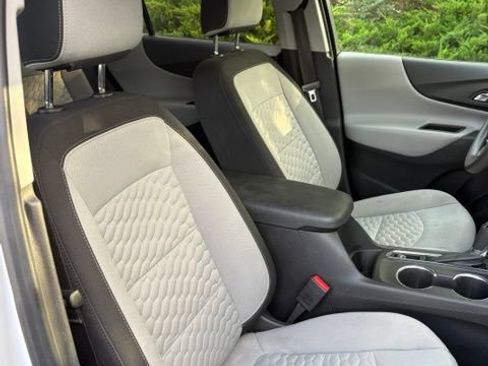 Used 2021 Chevrolet Equinox LS w/ LS Convenience Package FWD image 17