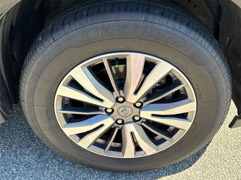 Used 2020 Nissan Pathfinder SV image 12