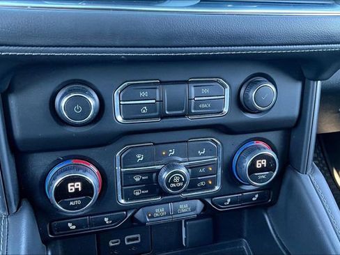 Used 2022 Chevrolet Tahoe LT w/ LT Signature Plus Package image 32