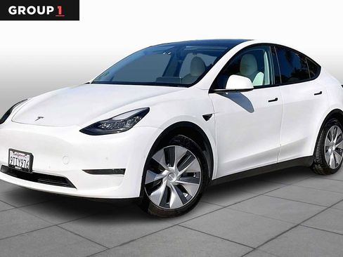 Used 2021 Tesla Model Y Long Range image 1
