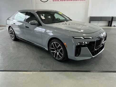 Used 2026 BMW 740i xDrive image 1