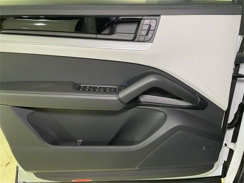 New 2026 Porsche Cayenne image 35