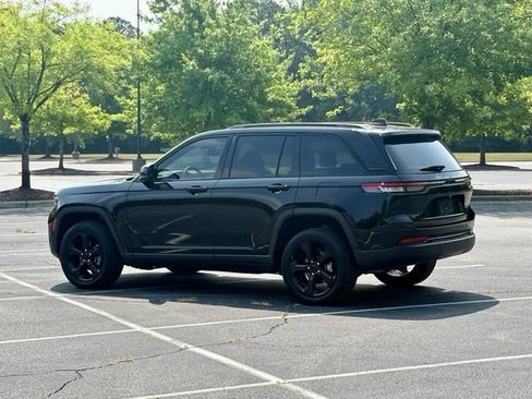 Used 2023 Jeep Grand Cherokee Altitude RWD image 4