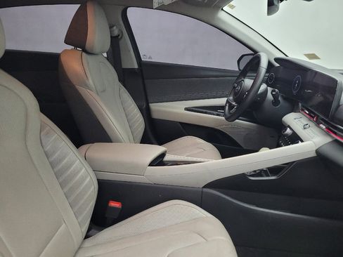 Used 2023 Hyundai Elantra Limited FWD image 21