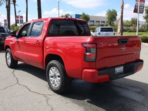 Used 2023 Nissan Frontier SV image 6