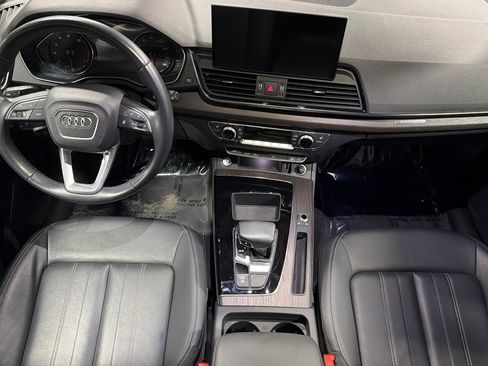 Used 2023 Audi Q5 2.0T Premium w/ Convenience Package AWD/4WD image 12