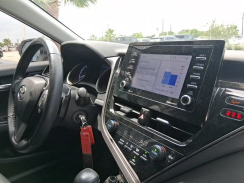 Used 2023 Toyota Camry SE FWD image 11