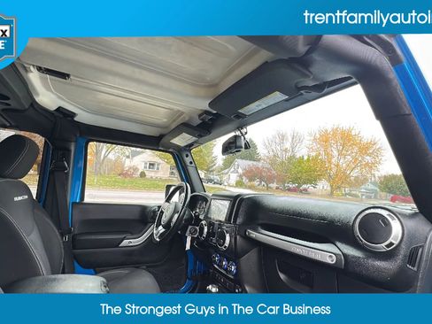 Used 2015 Jeep Wrangler Unlimited Rubicon w/ Connectivity Group image 46