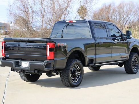 Used 2025 Ford F250 Platinum image 9