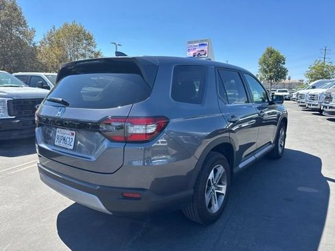 Used 2025 Honda Pilot EX-L image 3