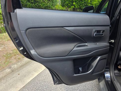 Used 2017 Mitsubishi Outlander ES AWD/4WD image 21