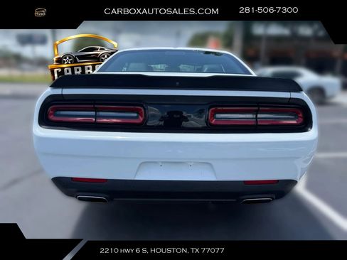 Used 2022 Dodge Challenger SXT w/ Plus Package RWD image 4