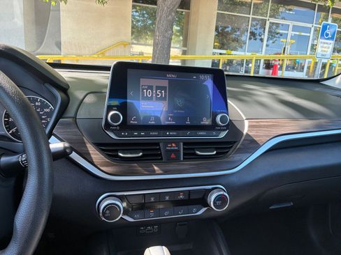 Used 2025 Nissan Altima 2.5 SV image 17